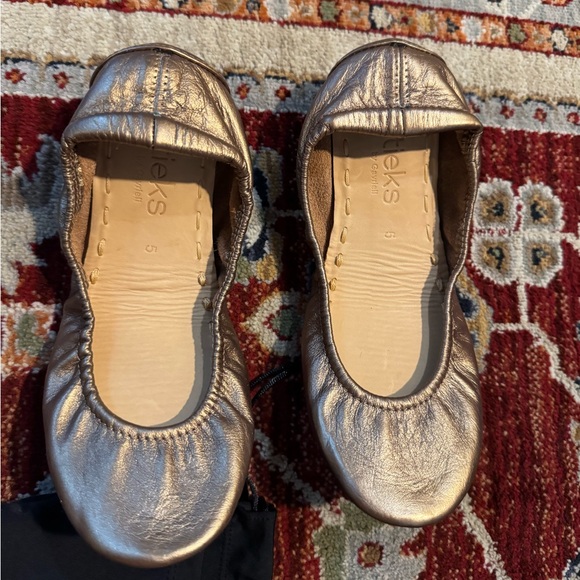 Tieks Flats Women’s Size 5 Bronze - Picture 3 of 9